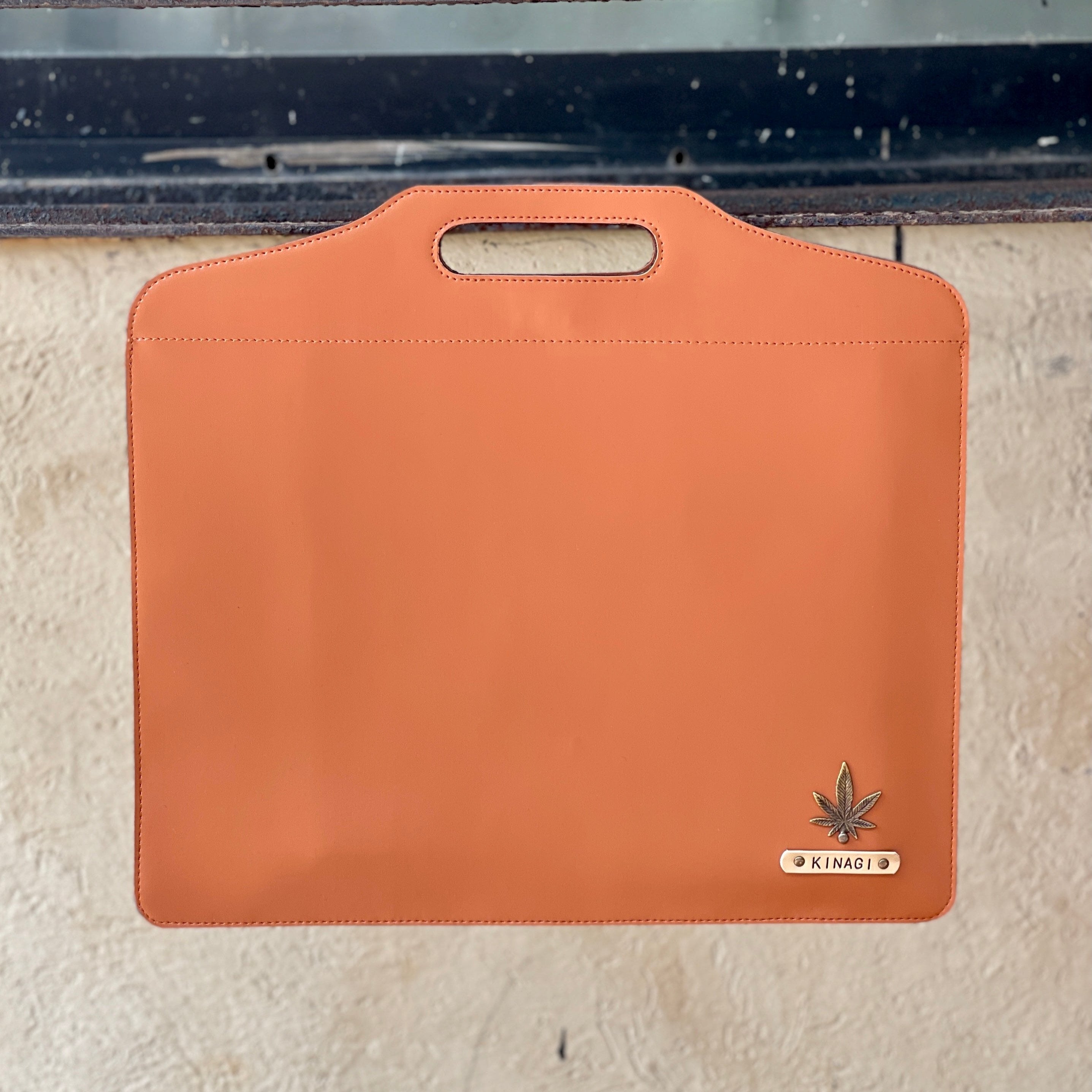Personalised Laptop Holder - The Gifting Era