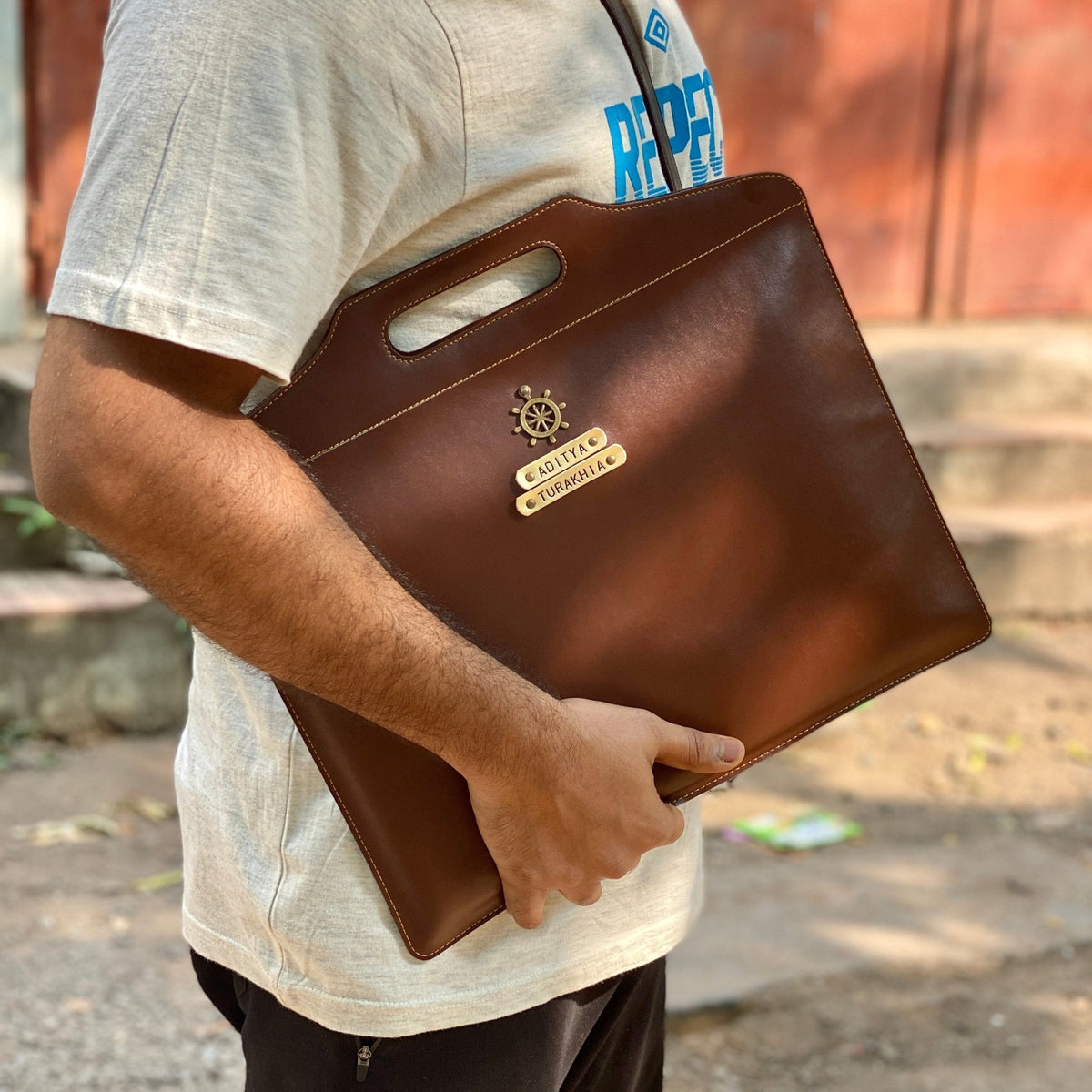 Personalised Laptop Holder - LH - The Gifting Era